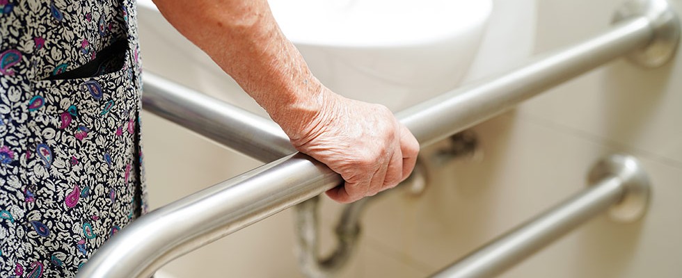 5 Key Steps to Protect Seniors from Dangerous Falls